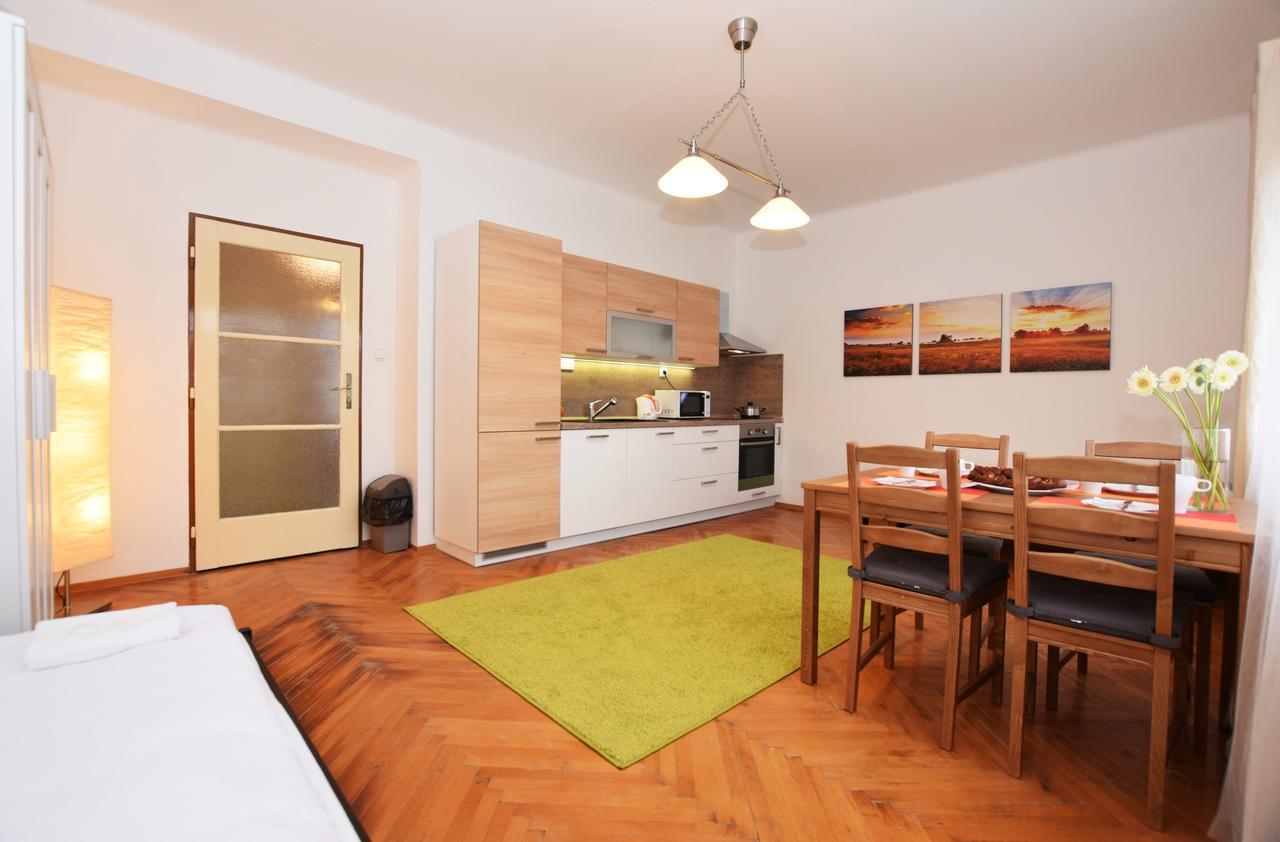 Cisarka Apartments Prag Exteriör bild